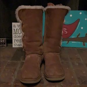 UGGS triple button